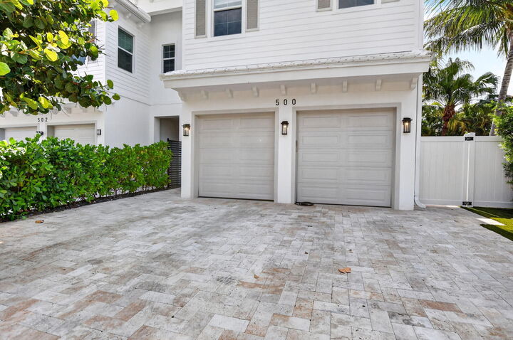 Property Photo:  500 NE Wavecrest Way  FL 33432 