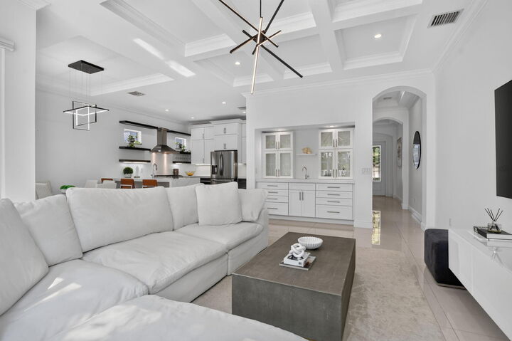 Property Photo:  500 NE Wavecrest Way  FL 33432 
