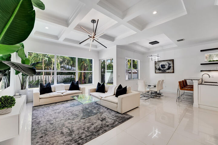 Property Photo:  500 NE Wavecrest Way  FL 33432 
