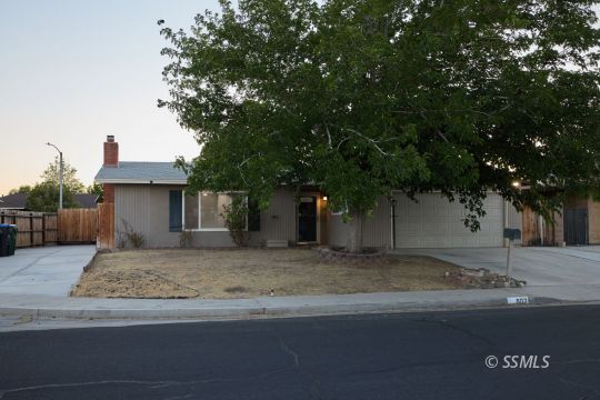 Property Photo:  507 S Alvord St  CA 93555 
