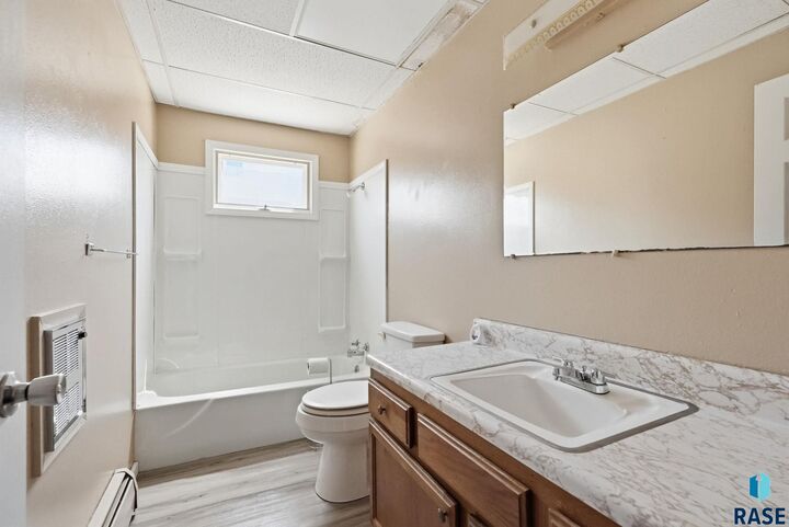 Property Photo: 511 -517 Main St S S SD 57039