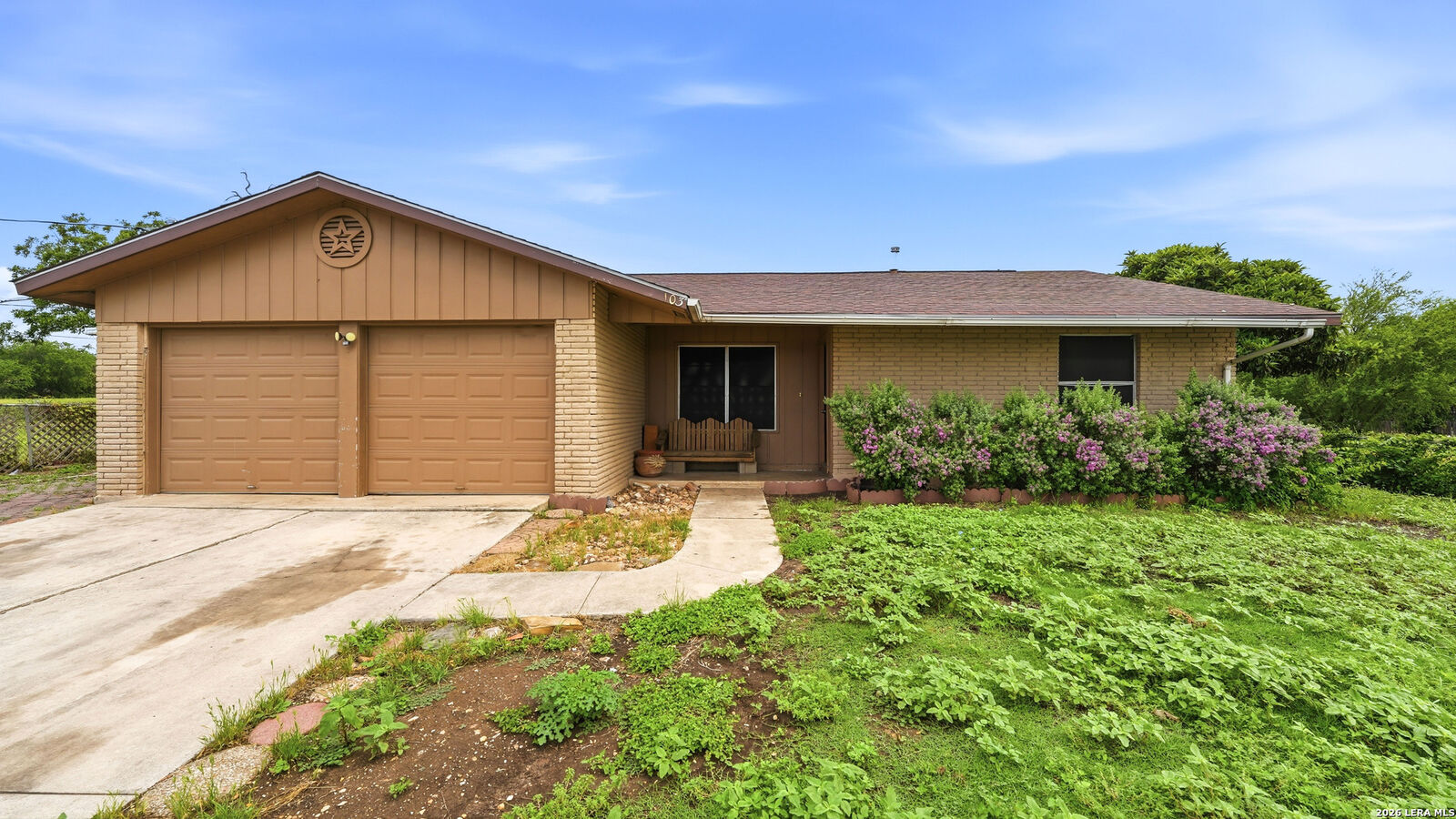 Property Photo:  103 7th St  TX 78109 