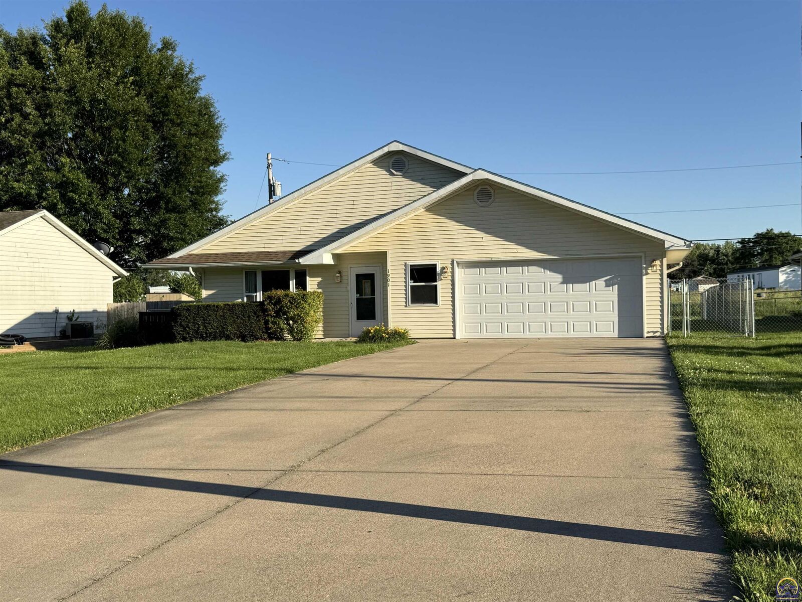 Property Photo:  1901 E 6th Ave  KS 66801 