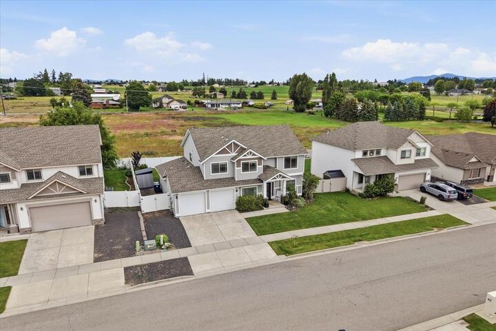 Property Photo: 2718 W Heath Ave WA 99208