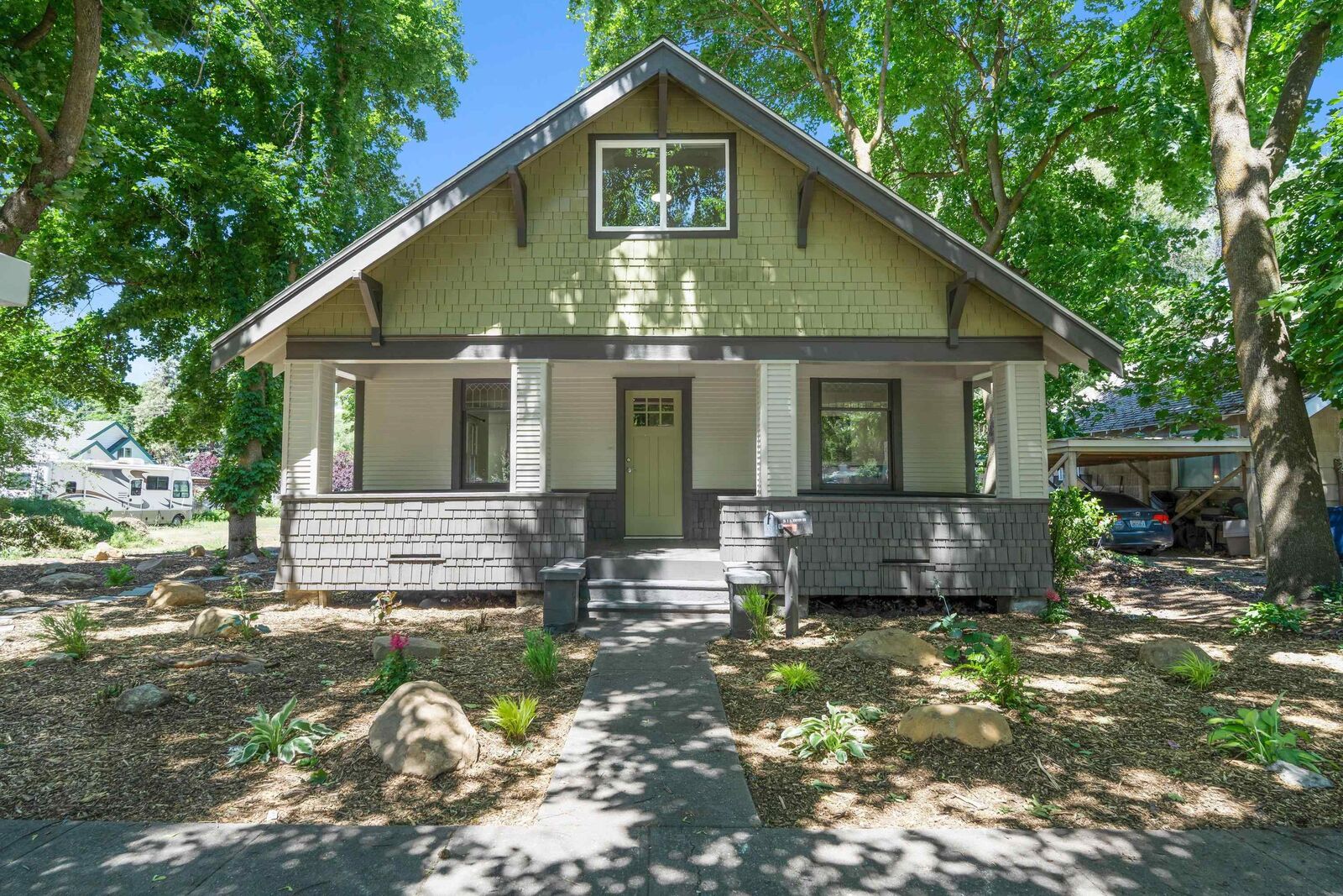 Property Photo: 2803 E Hartson Ave WA 99202