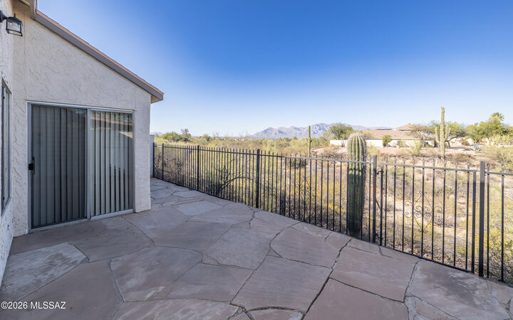 Property Photo: 1324 N Honeyrose Avenue AZ 85745