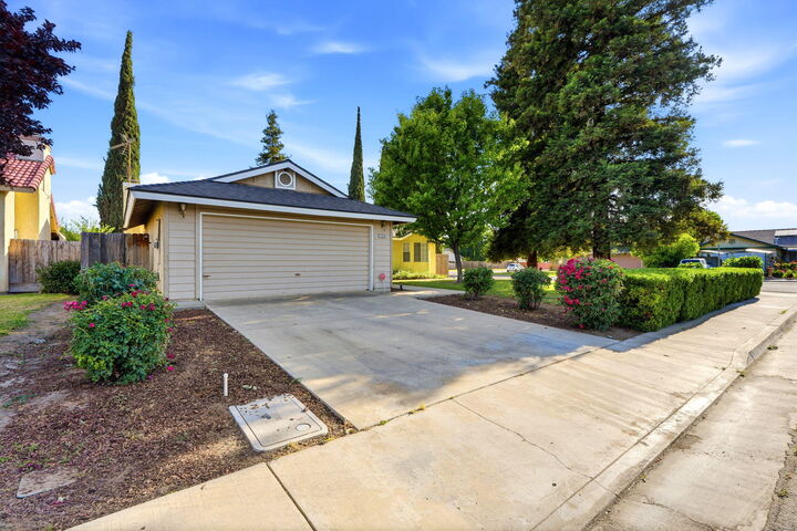 Property Photo: 1215 Bentley Drive CA 93212