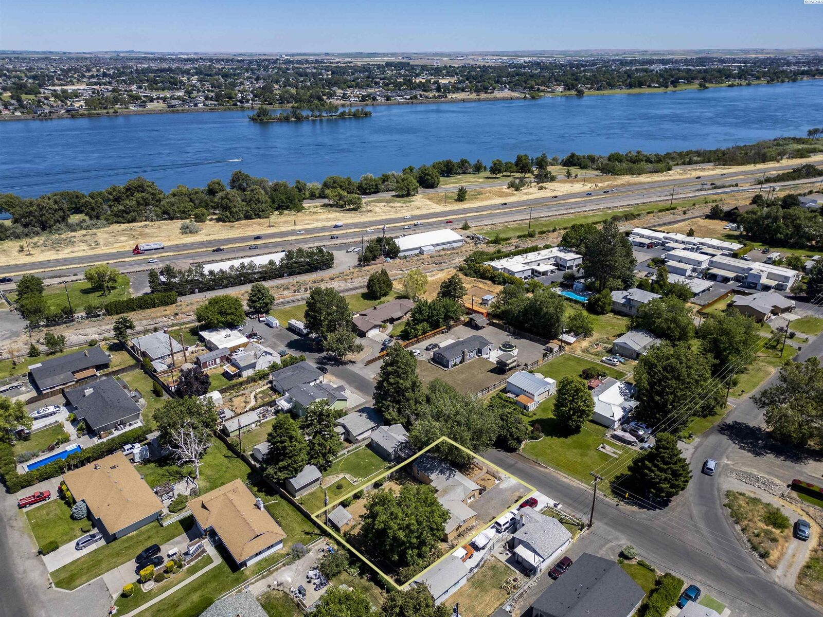 Property Photo:  1217 N Union Street  WA 99336 
