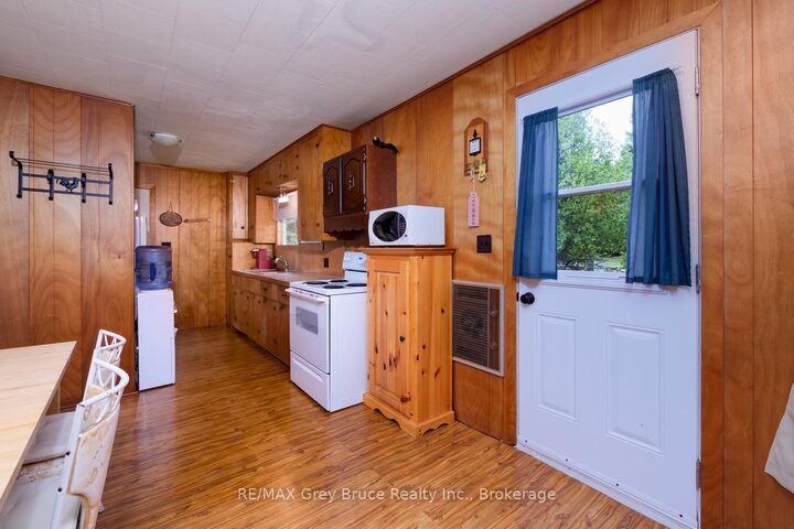 Property Photo: 11 Eldridge Avenue ON N0H 2G0
