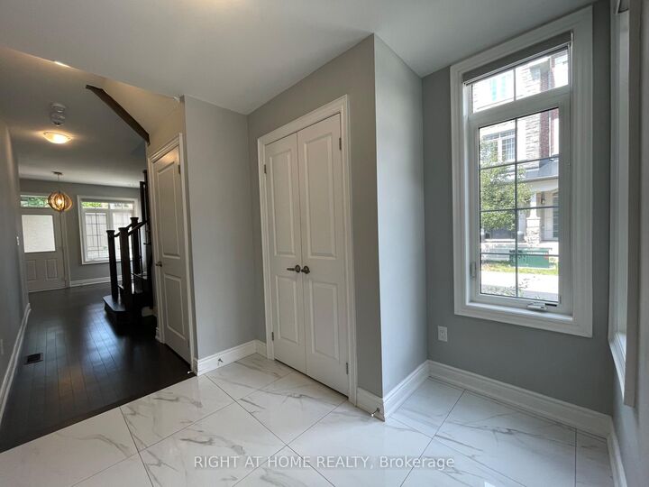 Property Photo: 2 Queen Mary Court ON L4L 0H9