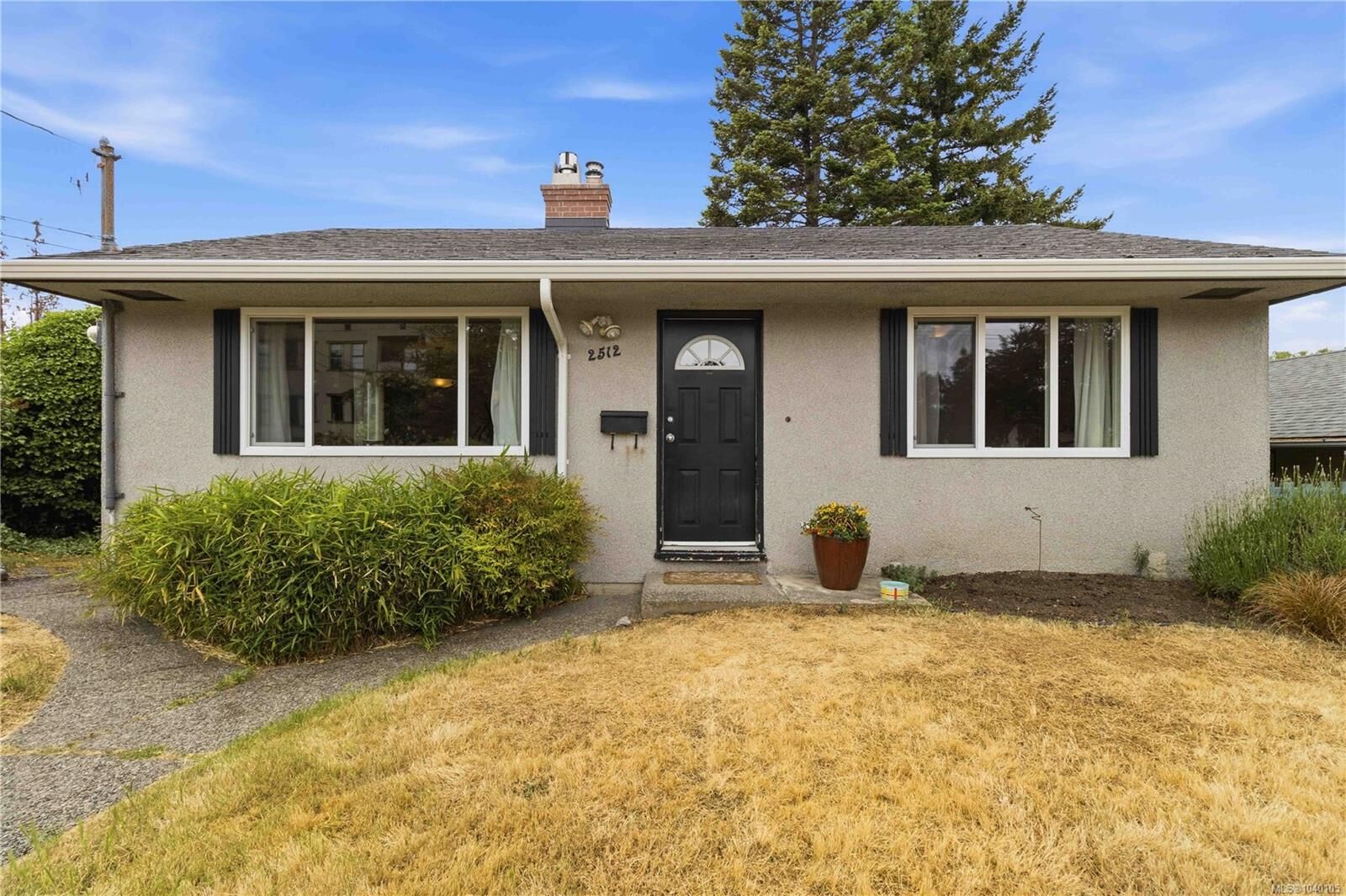 Property Photo: 2512 Shakespeare St BC V8R 4G5