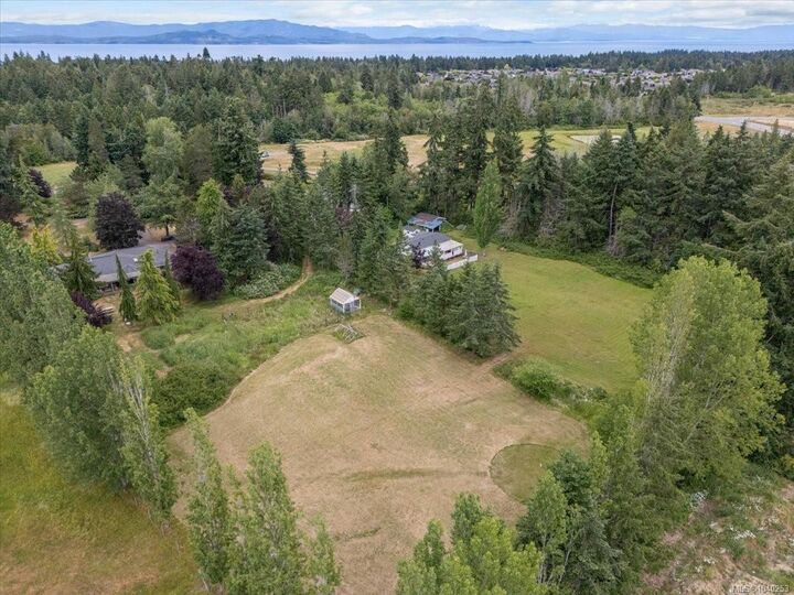 Property Photo: 880 Garden Rd E BC V9K 1N2