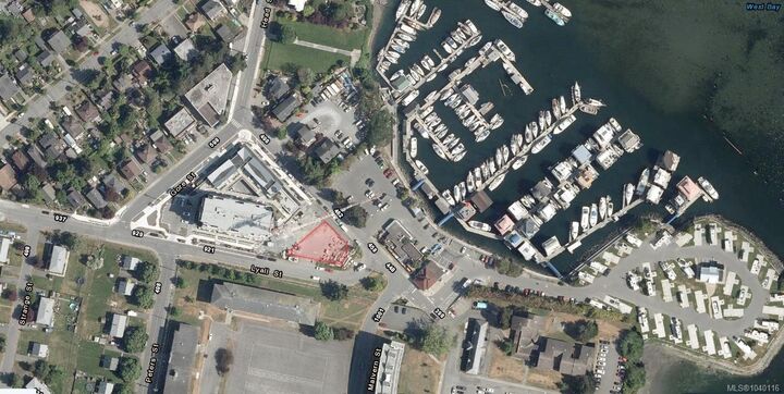 Property Photo:  460-464 Head St  BC V9A 5S2 