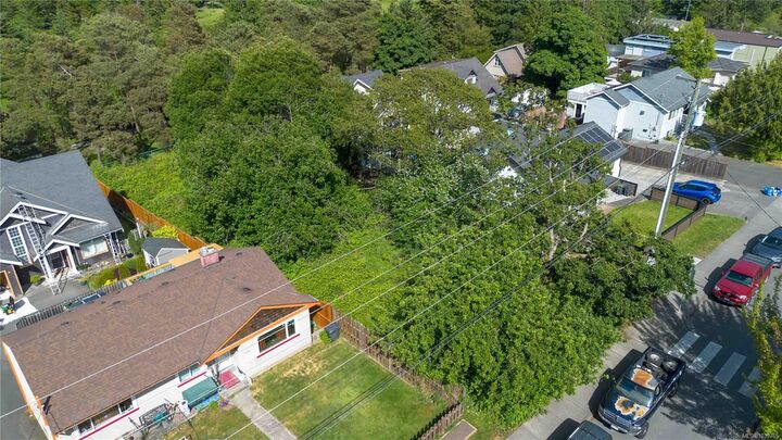 Property Photo: 1124 Craigflower Rd BC V9A 2Y1