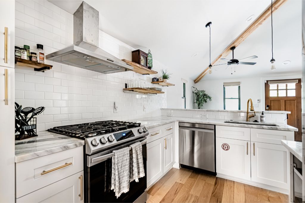 Property Photo: 1911 College Row TX 78702