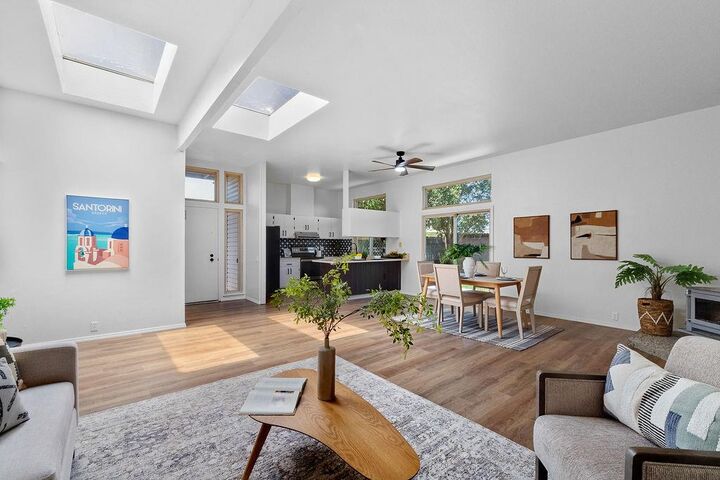 Property Photo: 924 Del Oro Place CA 95695