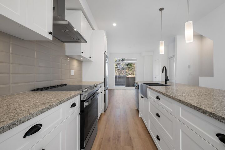 Property Photo: 20487 65 Avenue 21 BC V2Y 3K8