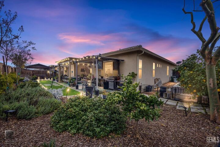 Property Photo:  9106 Del Palma Drive  CA 93314 