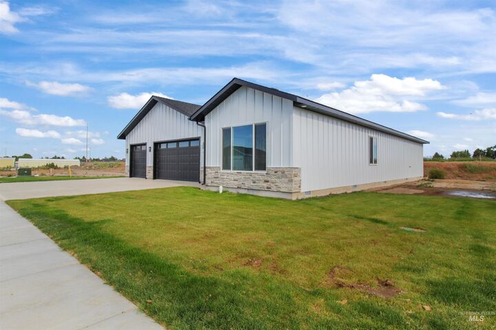 Property Photo:  1415 Cardon Ct.  ID 83350 