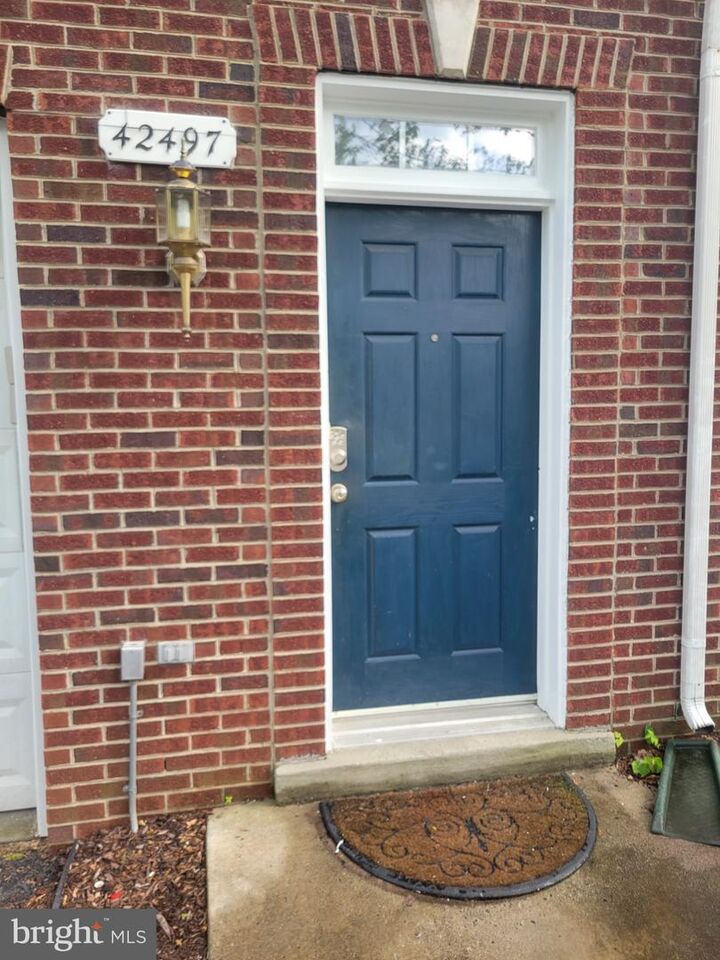 Property Photo:  42497 Magellan Square  VA 20148 