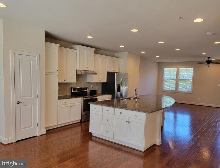 Property Photo: 210 Oyster Bay Place C2 MD 20688