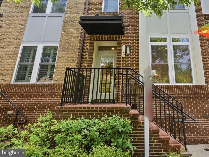 Property Photo:  1149 S Monroe Street  VA 22204 