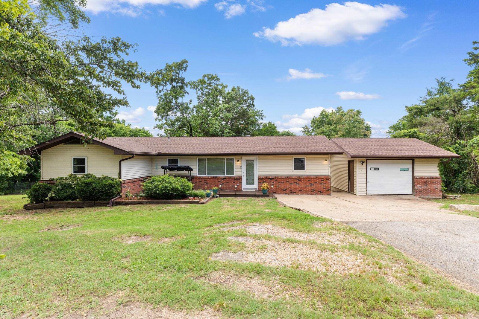 Property Photo:  1216 Mark Drive  AR 72653 