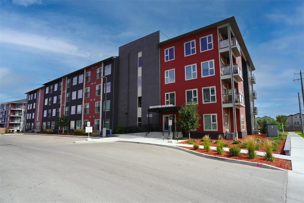 Property Photo:  100 Waterford Green Common  MB R2R 2X8 