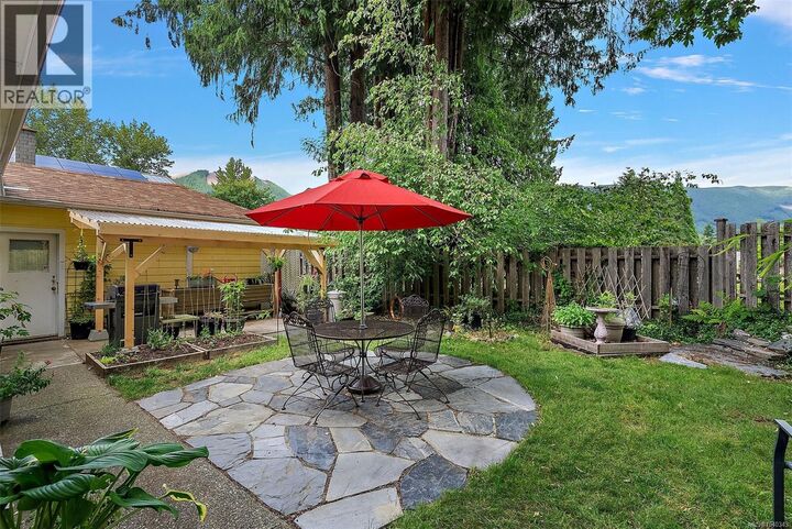 Property Photo: 15 King George Street South BC V0R 2G0