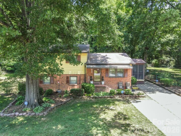 Property Photo: 1505 Kingston Drive NC 28083