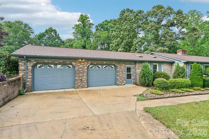 Property Photo: 1621 N Oak Drive NC 28150