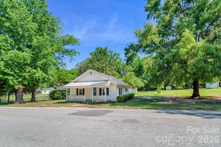 Property Photo:  208 W Church Street  SC 29718 