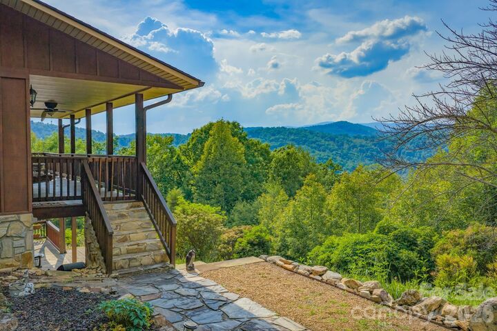 Property Photo: 605 Valley View Drive NC 28665