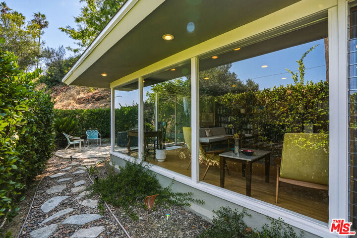 Property Photo:  1525 Glenmont Dr  CA 91207 