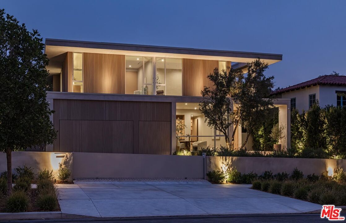 Property Photo:  634 Moreno Ave  CA 90049 