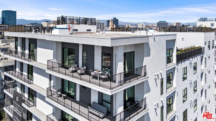 Property Photo:  904 S New Hampshire Ave  CA 90006 