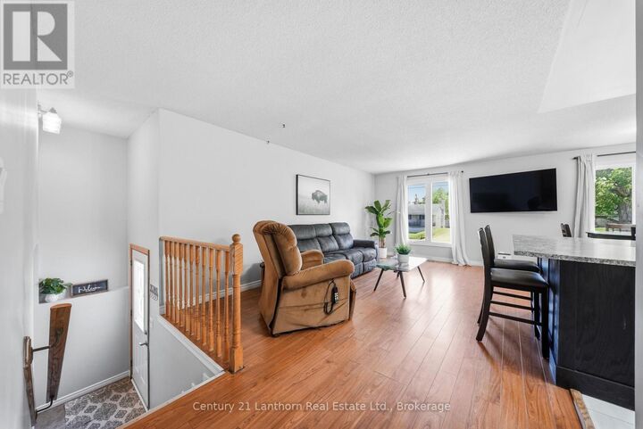Property Photo:  38 Alfred Street  ON K8V 2B1 