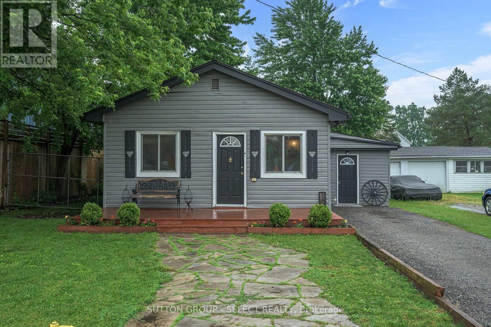 Property Photo:  152 Elm Street  ON N0L 2P0 
