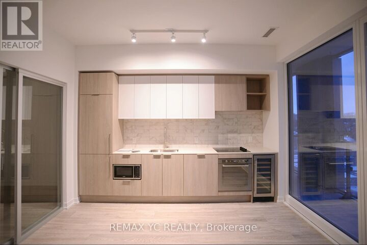 Property Photo: 2020 Bathurst Street 721 ON M5P 3L1