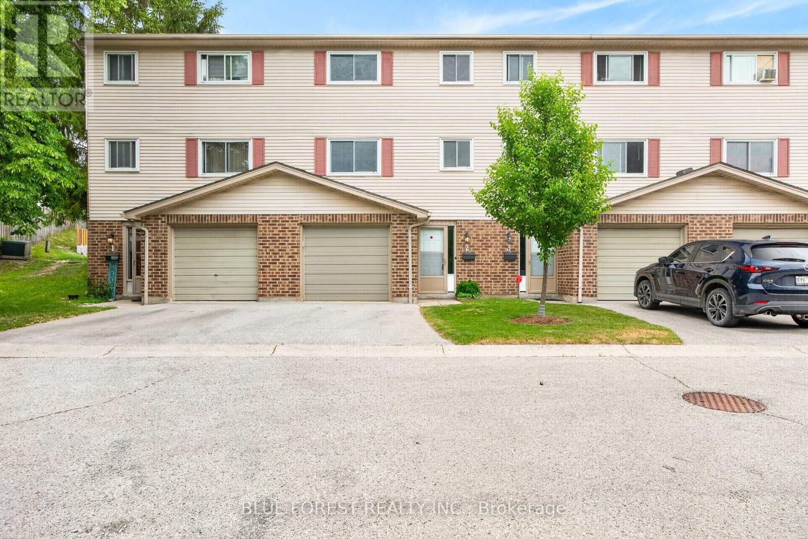 Property Photo: 450 Pond Mills Road 2 ON N5Z 4X2