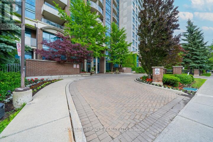 Property Photo:  233 Beecroft Road 318  ON M2N 6Z9 
