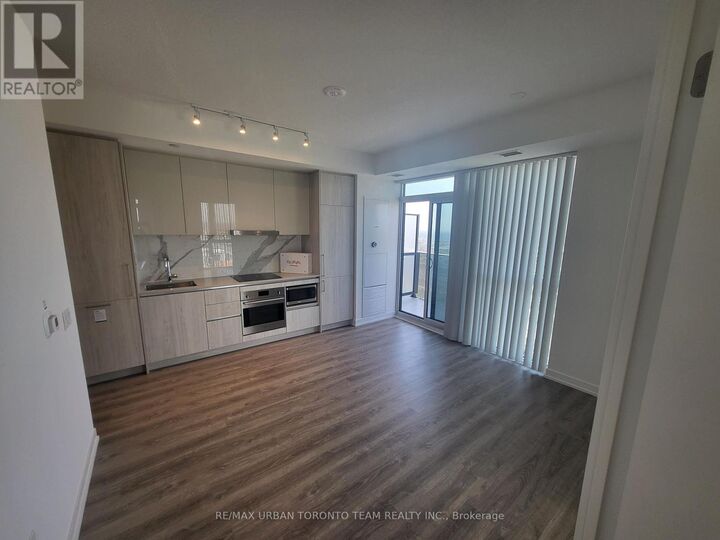 Property Photo:  195 Commerce Street 4611  ON L4K 0P9 