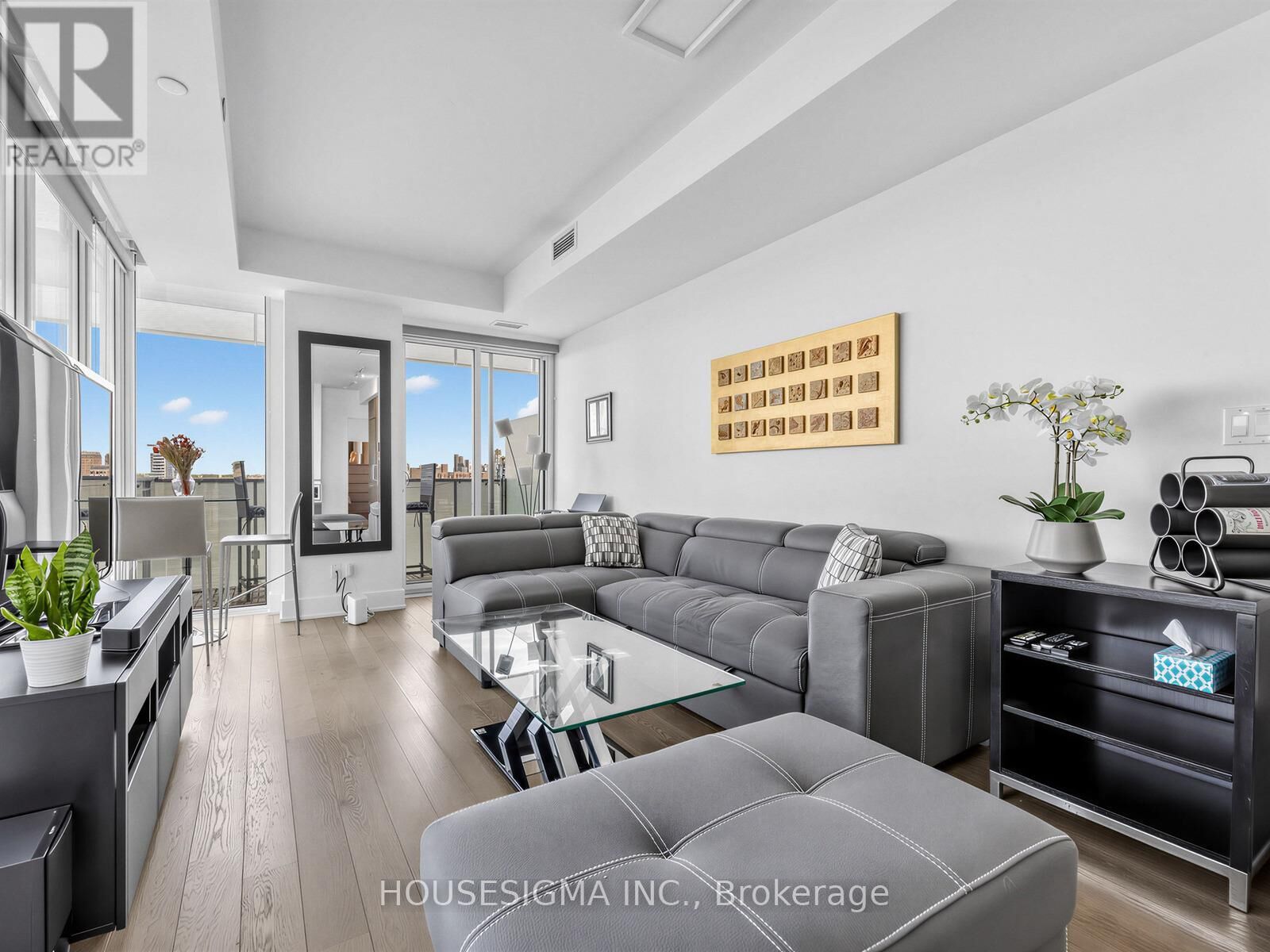 Property Photo:  200 Bloor Street West 2109  ON M5S 0B1 