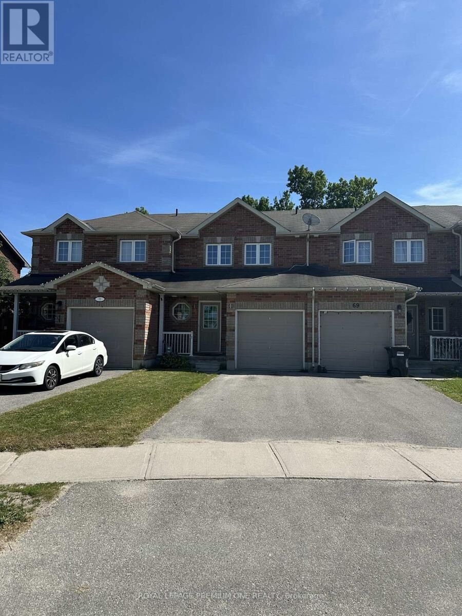 Property Photo: 71 Sydenham Wells ON L4M 6R5