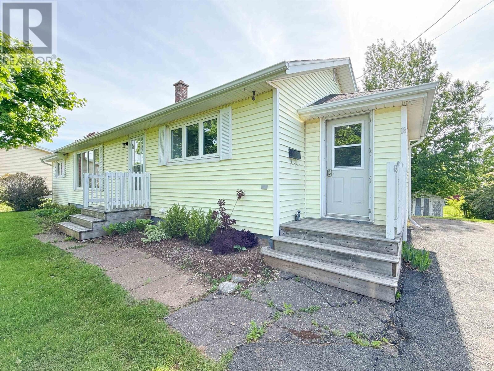 Property Photo: 18 Laurie Drive PE C1A 5M8