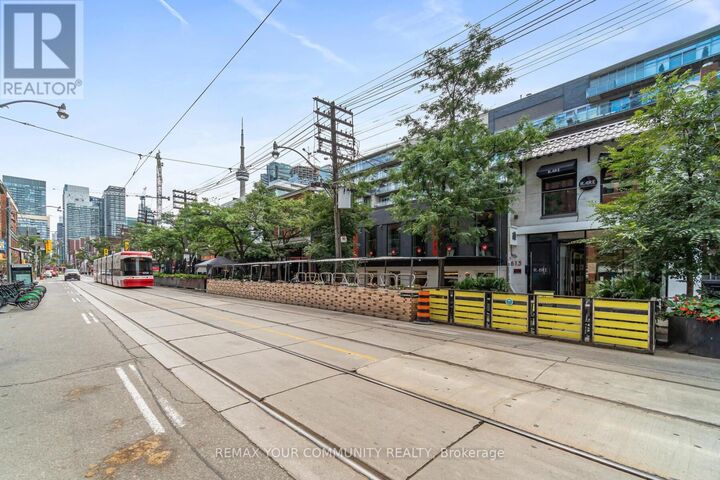 Property Photo:  525 Adelaide Street 1518  ON M5V 0N7 