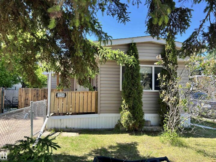 Property Photo: 220 Evergreen Mobile Pa NW AB T5Y 4M2