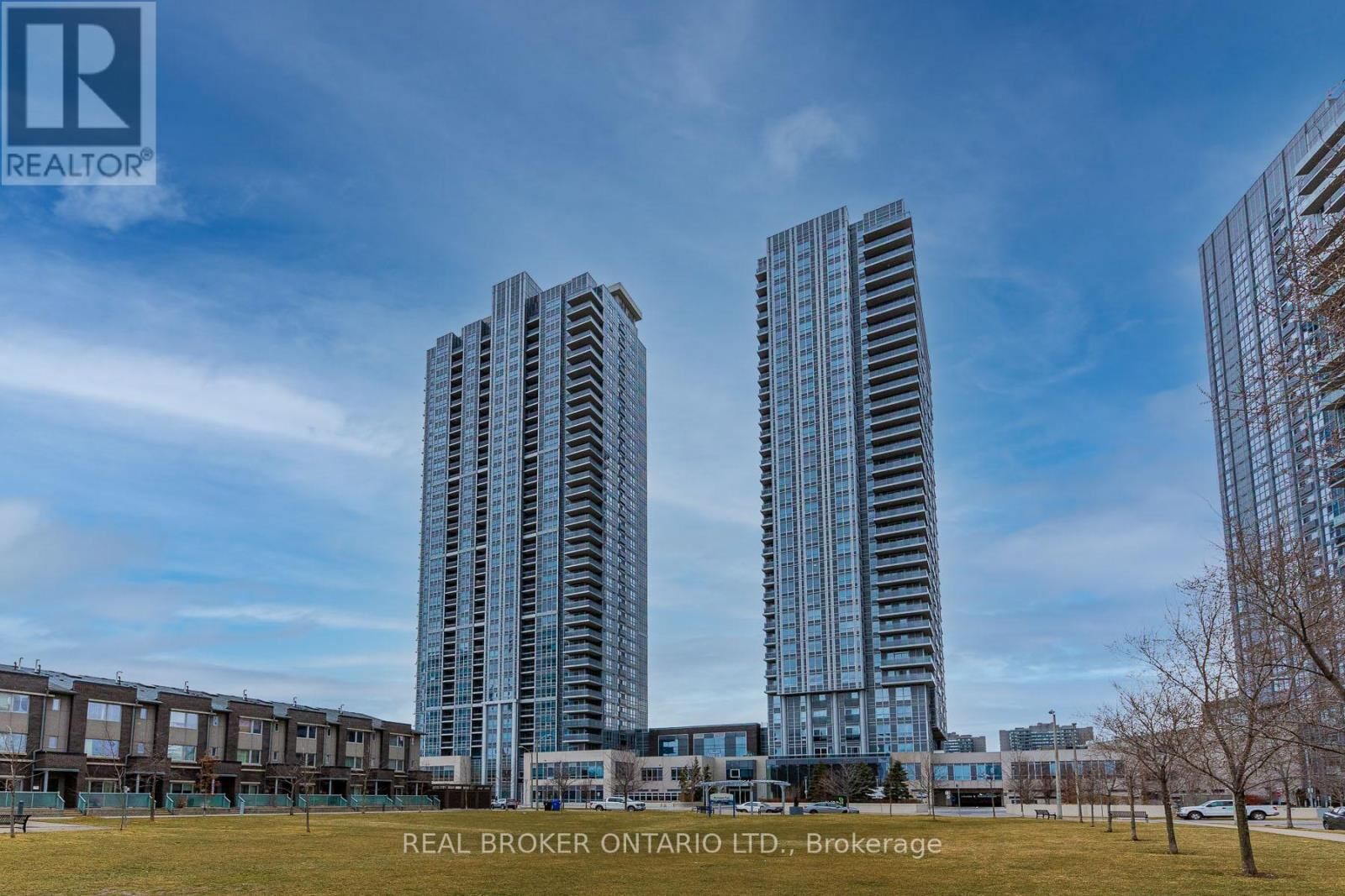 Property Photo:  275 Village Green Square 1618  ON M1S 0L8 
