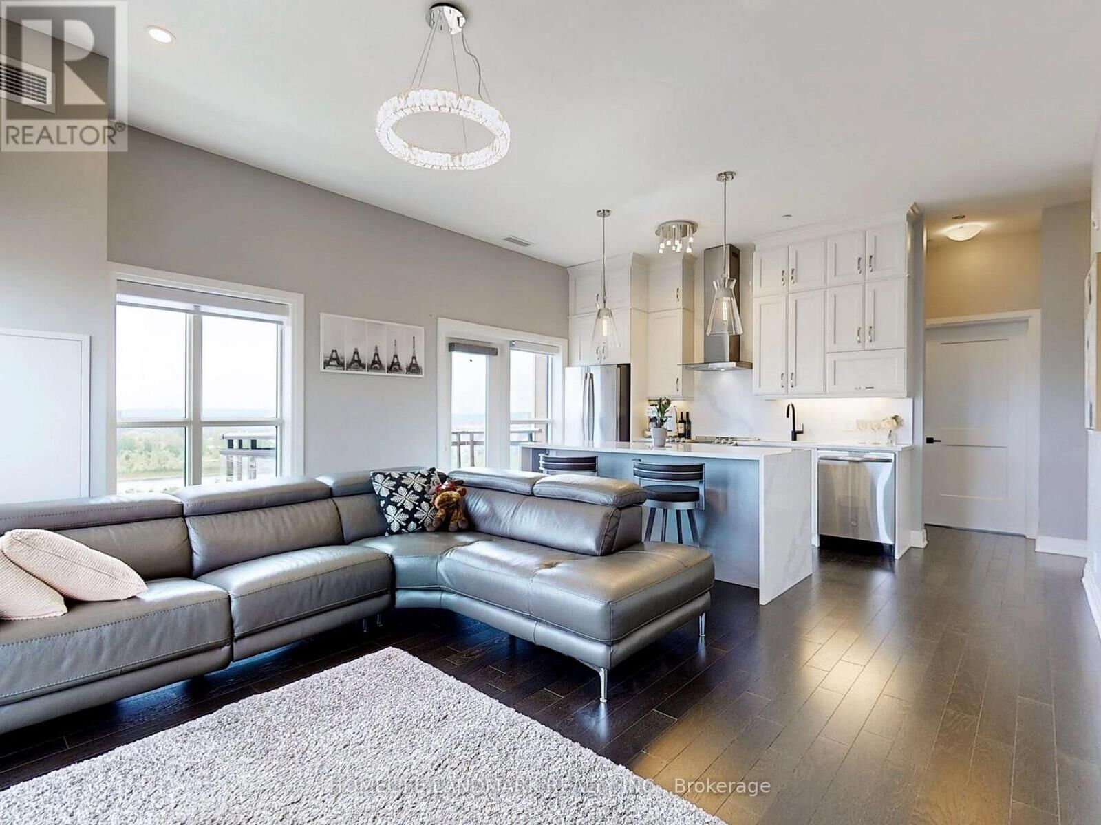 Property Photo:  102 Grovewood Common 622  ON L6H 0X2 
