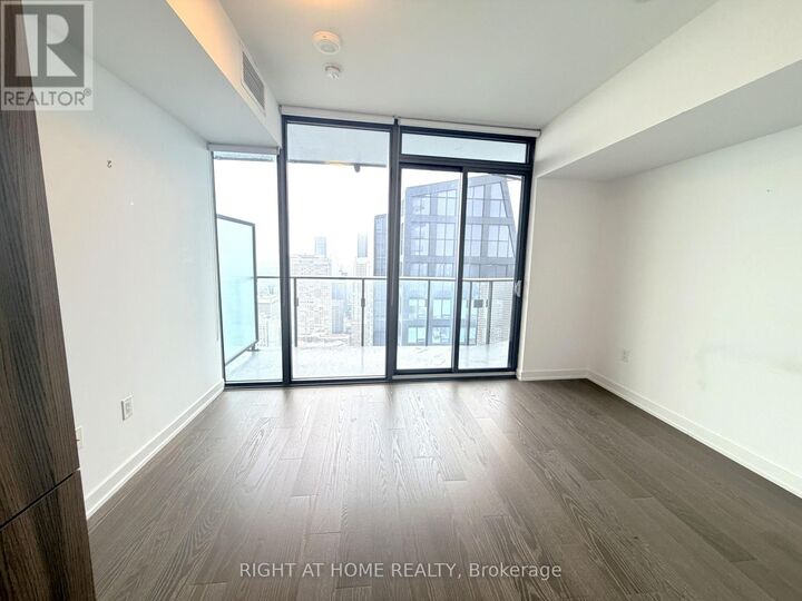 Property Photo: 11 Wellesley Street West 5610 ON M4Y 0G4